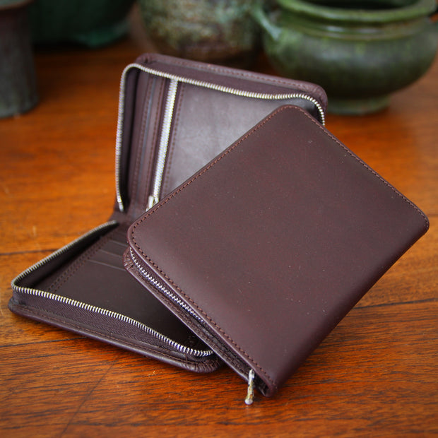 English Brown Zippered Wallet