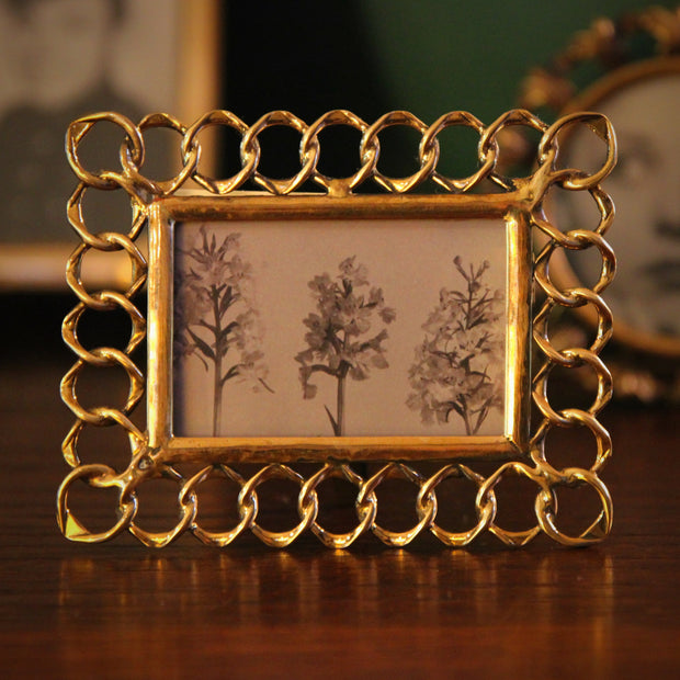 Victorian Chain Frame